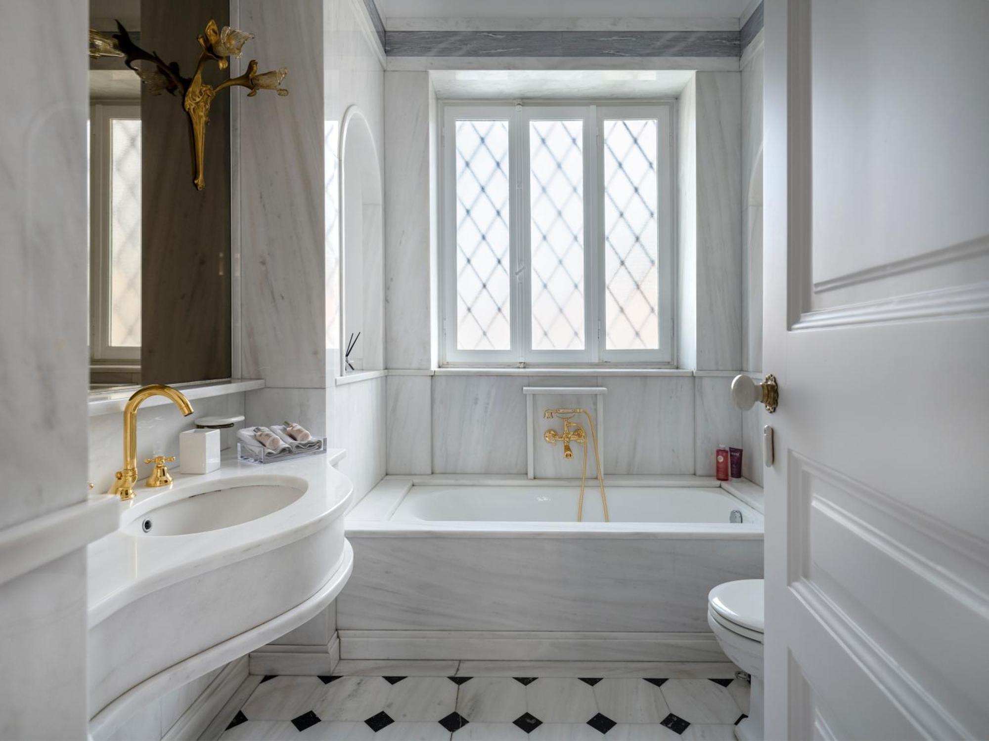 The White House In Plaka By Jj Hospitality Villa Athena Bagian luar foto