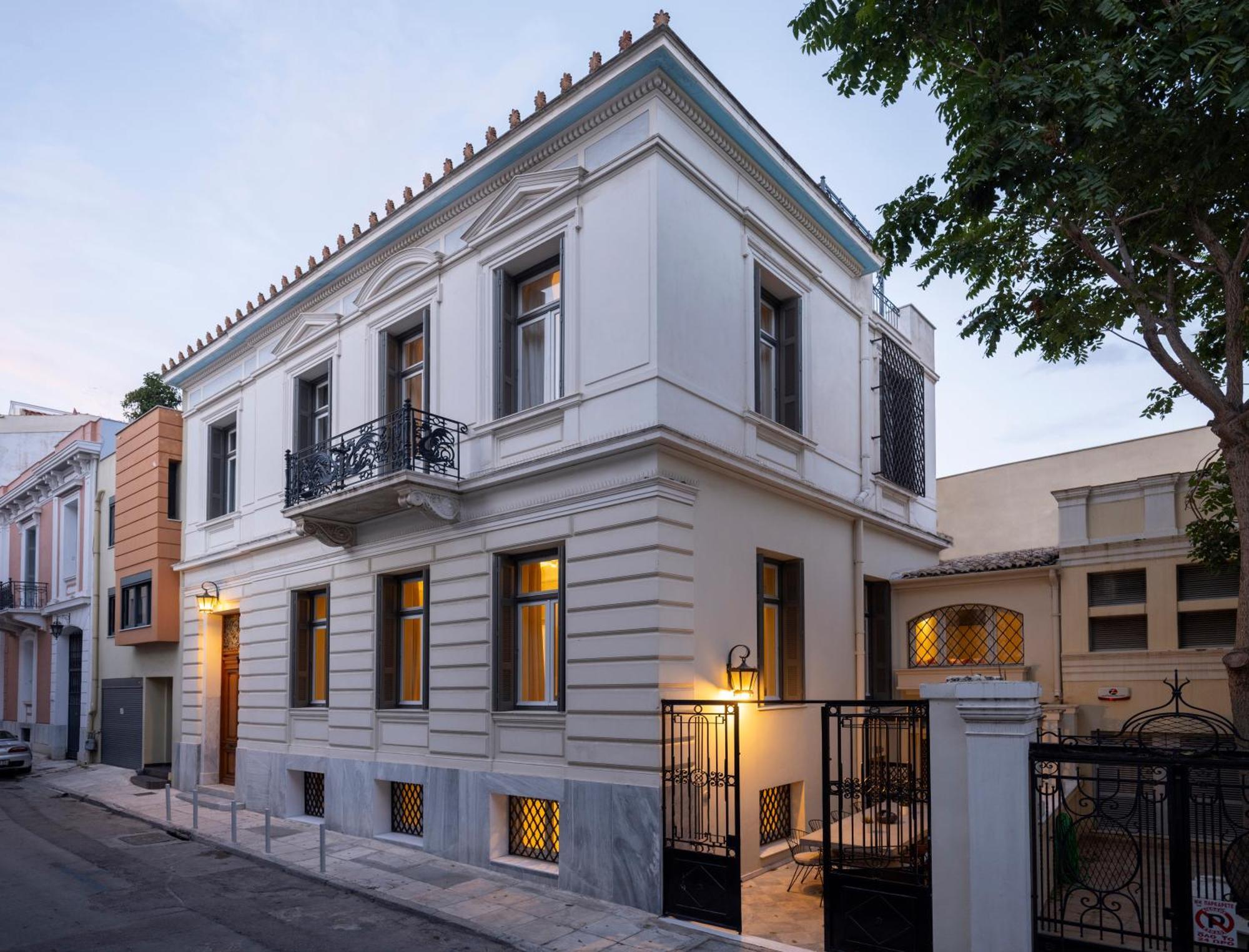 The White House In Plaka By Jj Hospitality Villa Athena Bagian luar foto